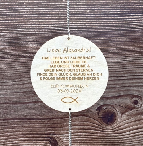 Personalisierter Sonnenfänger mit Schild als Geschenk zur Kommunion