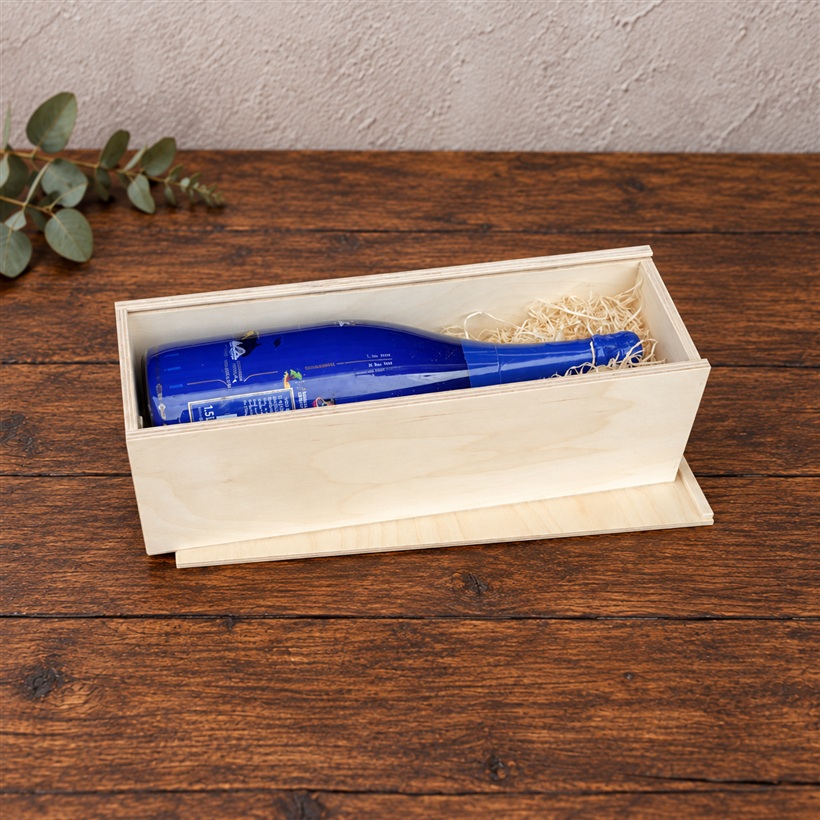 Holzkiste für Magnumflaschen 40 x 12 x 12 cm mit blauer Magnumflasche auf Holzwolle